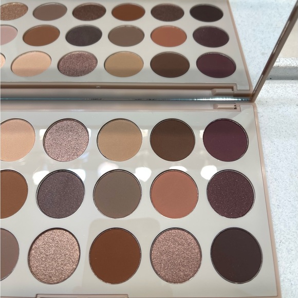 Morphe ~ ‘18T TRUTH OR BARE’ Artistry Eyeshadow Palette ~ FS, RARE & HTF ~ NIB - Picture 6 of 16